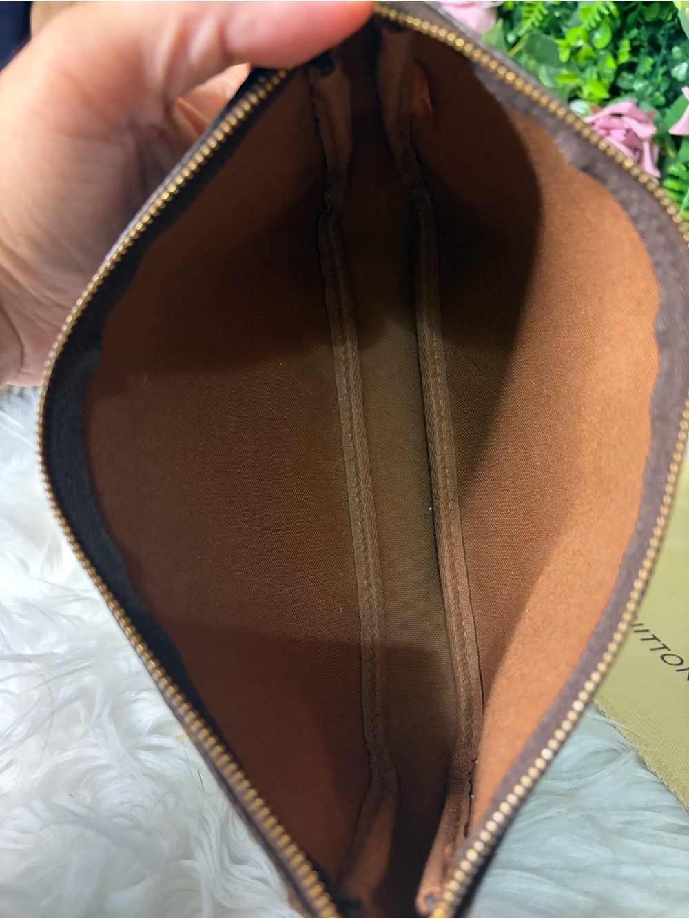Louis Vuitton Monogram Pochette - Picture 7 of 11